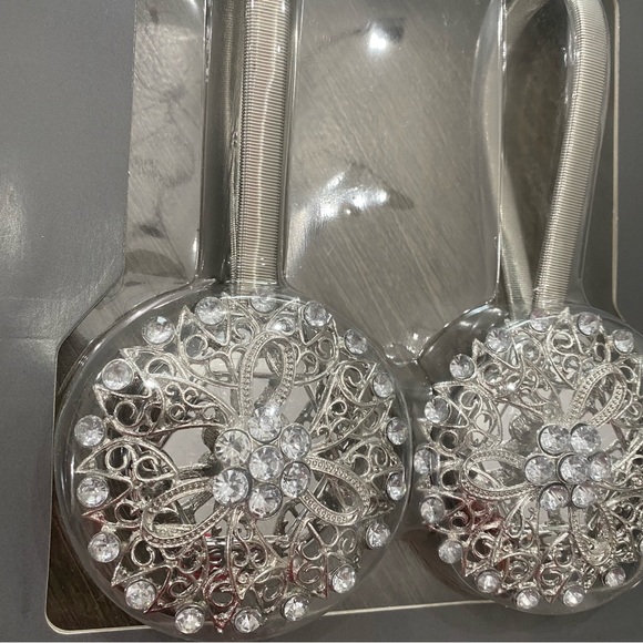 Decorative Magnetic Curtain Clips (2pack) - Picture 4 of 5